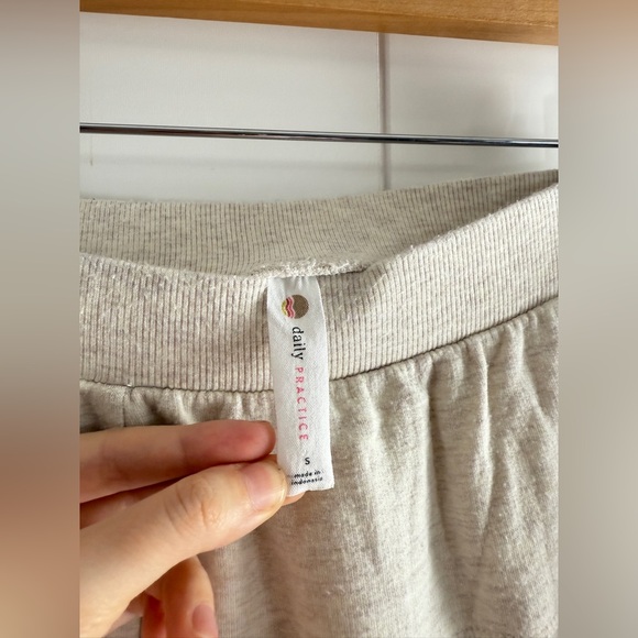 Anthropologie Daily Practice Relaxed Jogger Beige with Green Graphic Print S - Picture 7 of 15